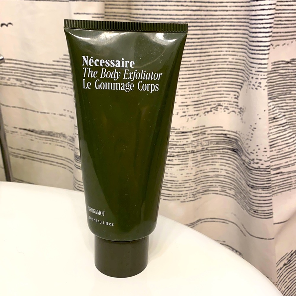 Necessaire body exfoliator